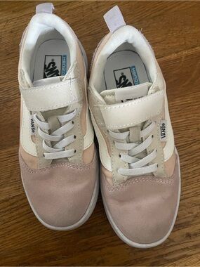 Vans Kids Old Skool Velcro Sneakers in Pink and White
